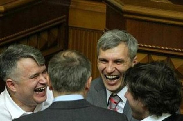После драки в Раде свободовцы и регионалы вместе смеялись (ФОТО)