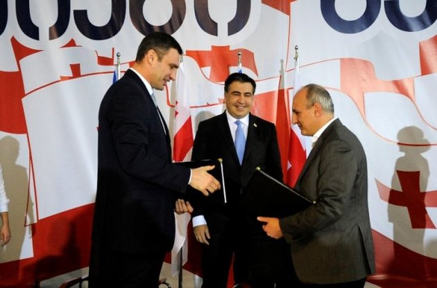 Партии Кличко и Саакашвили подписали соглашение о сотрудничестве