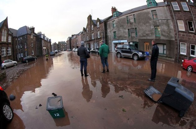 В Британии эвакуируют людей из-за угрозы наводнения