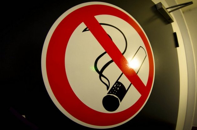 Антитабачный закон в действии: в кафе убрали пепельницы, клиенты уходят