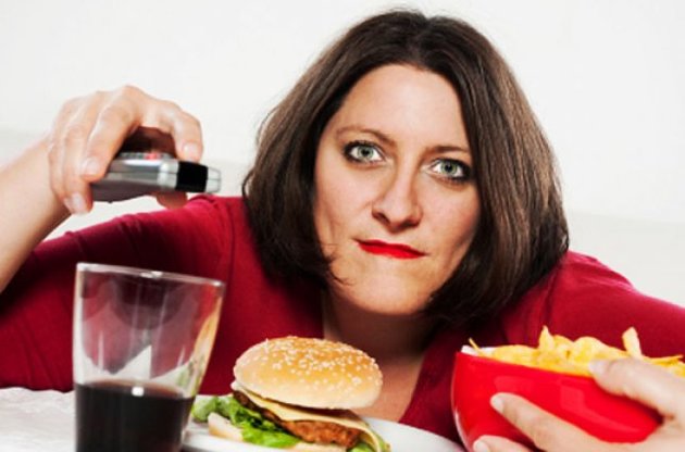 Один бургер и два часа у телевизора так же вредны, как две сигареты