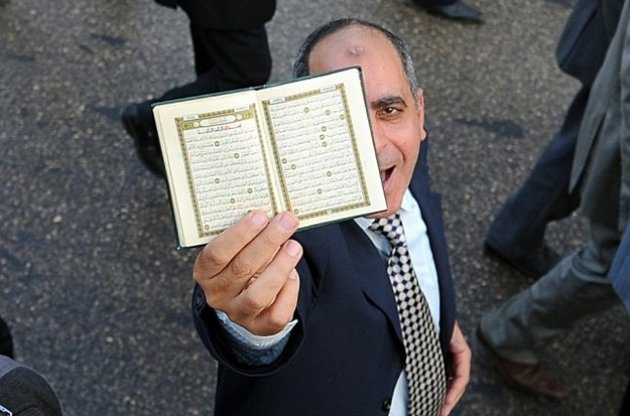 Египтяне одобрили проект «конституции меньшинства», предусматривающей отказ от светского государства