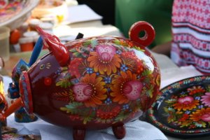 В Европарламенте открылась украинская выставка Петриковской росписи