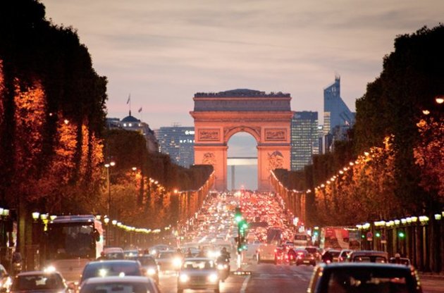 Во Франции в целях экономии отключат ночную подсветку магазинов