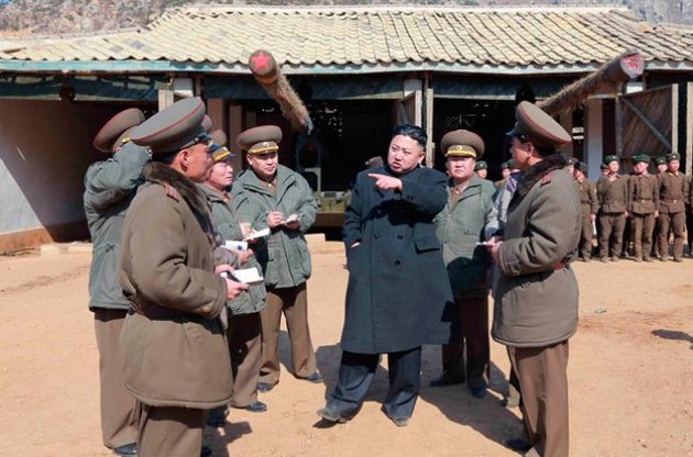 Кім Чен Ин пригрозив розбомбити південнокорейський острів і наказав надіслати фото ворогів у вогні