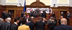Оппозиция может разблокировать парламент ради выборов в Киеве
