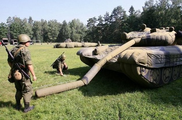 Російська армія закупить надувні танки і літаки