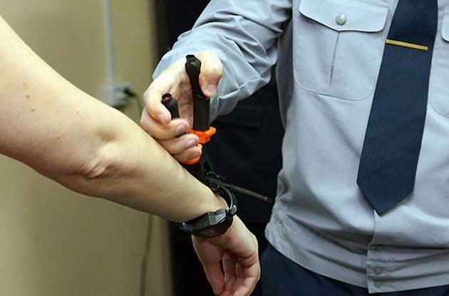 Электронные браслеты вскоре наденут на подследственных