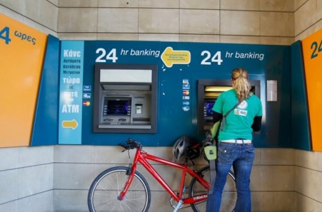 Банки Кіпру відновили роботу після двотижневої перерви