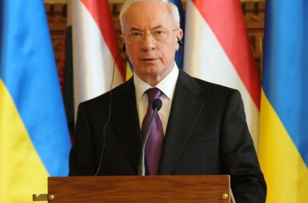 Азаров рассказал венграм про прочную финансовую ситуацию в Украине