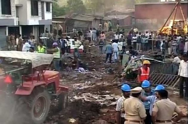 В Индии рухнул семиэтажный дом, десятки жертв