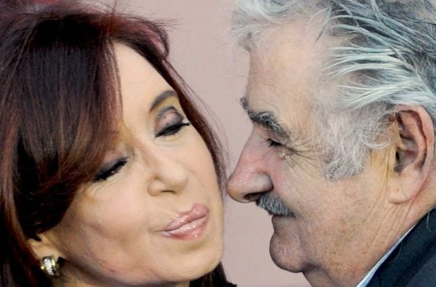 Президент Уругваю назвав главу Аргентини "старою відьмою"