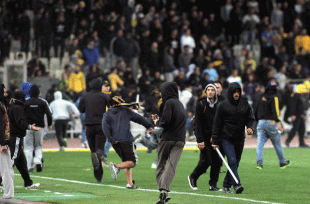 Выбежали на поле - подставили команду