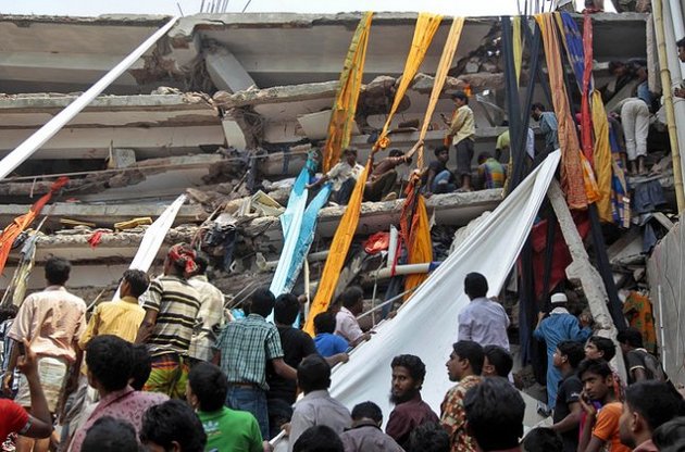 Кількість жертв обвалення будинку в Бангладеш досягла 580