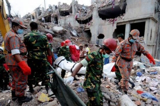 Под рухнувшим 17 дней назад зданием в Бангладеш нашли выжившую женщину
