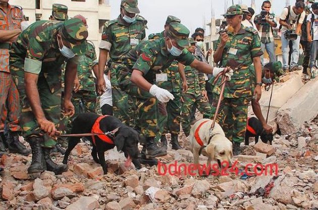 Восьмиповерховий будинок Rana Plaza у місті Савар обвалився 24 квітня