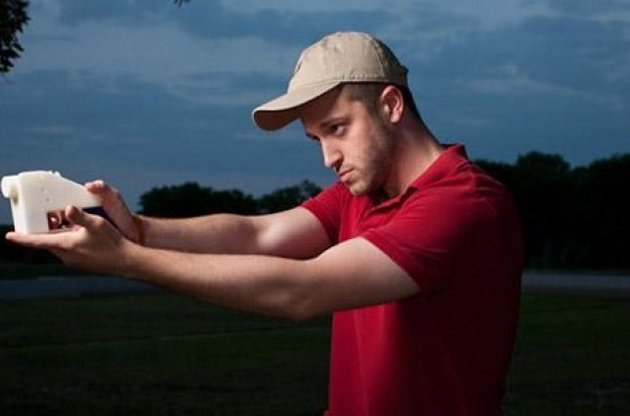 Американець-анархіст роздрукував на 3D-принтері пістолет, що стріляє справжніми патронами