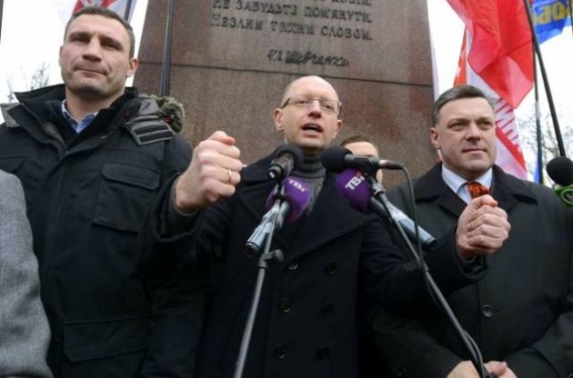 На финал митинга оппозиции регионалы приведут &quot;своих&quot;