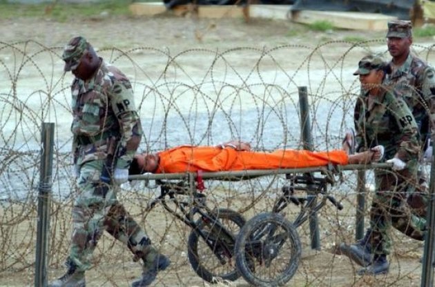 100 дней голодовки в Гуантанамо: пока узникам вводят еду через нос, Обаму убеждают закрыть тюрьму