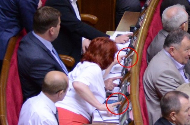 Яценюк пообещал наказать уличенных в кнопкодавстве соратников
