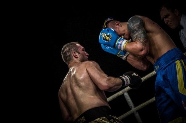 Александр Усик (справа) пока не определился со своими планами