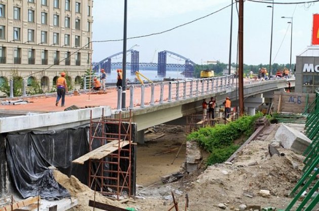 Окончательно реконструкцию Почтовой площади обещают завершить до конца лета