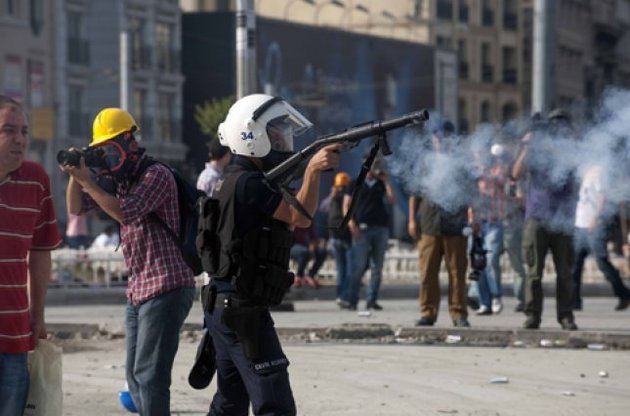 Правительство Турции пригрозило разогнать демонстрантов с помощью армии