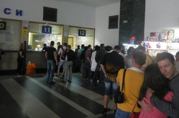 Залізничники назвали "пікові дні", коли квитки в Крим дістати буде неможливо