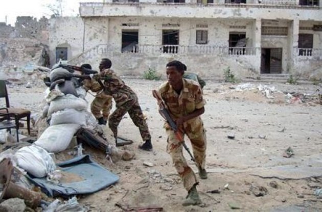 Смертники и боевики атаковали офис ООН в столице Сомали