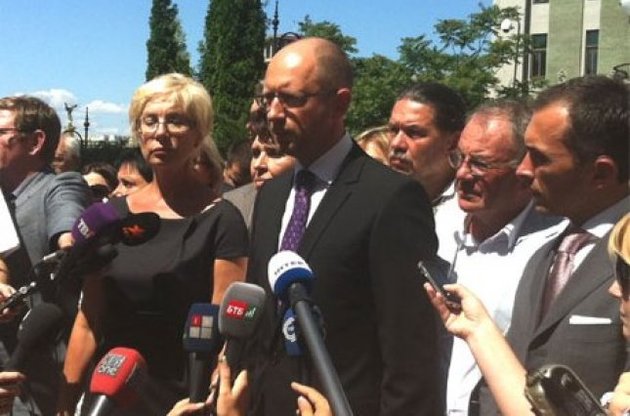 Яценюк прийшов на зустріч з Януковичем в адміністрацію президента