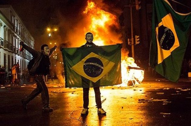 Бразильцы на массовых акциях протеста вернули себе старые цены на проезд