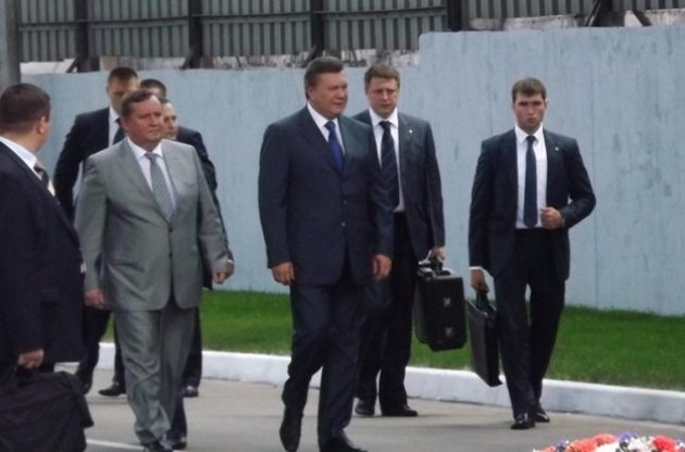 Янукович наказав скликати РНБО для боротьби з корупцією і "навести порядок" у регіонах