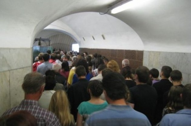 Киевлянам грозят "пробки" в метро - на ремонт закроют еще два эскалатора