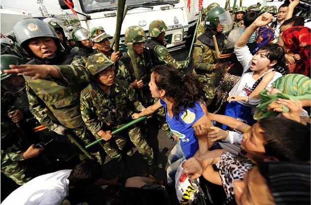 У 2009 році жертвами заворушень в Урумчі стали близько 200 осіб