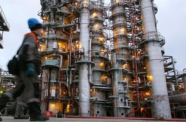 Объем переработки нефти в Украине снизился до рекордного за все годы независимости уровня