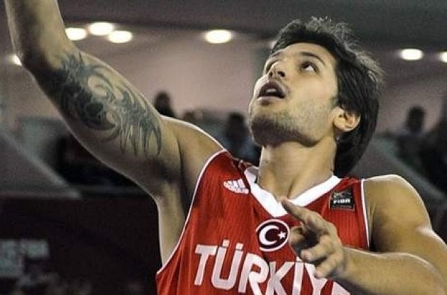 Турецкого баскетболиста отстранили от сборной из-за антиправительственных протестов
