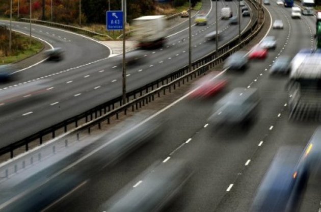 Автомобілі без водіїв випробують на британських дорогах до кінця 2013 року