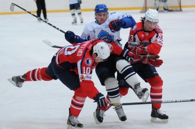 В чемпионате Украины по хоккею сыграют две команды из Винницы
