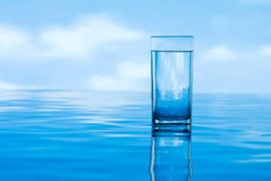 Британские ученые выявили, что стакан воды может ускорить работу мозга на 14%