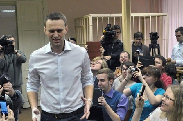 Российского борца с коррупцией Алексея Навального признали виновным в многомиллионных хищениях