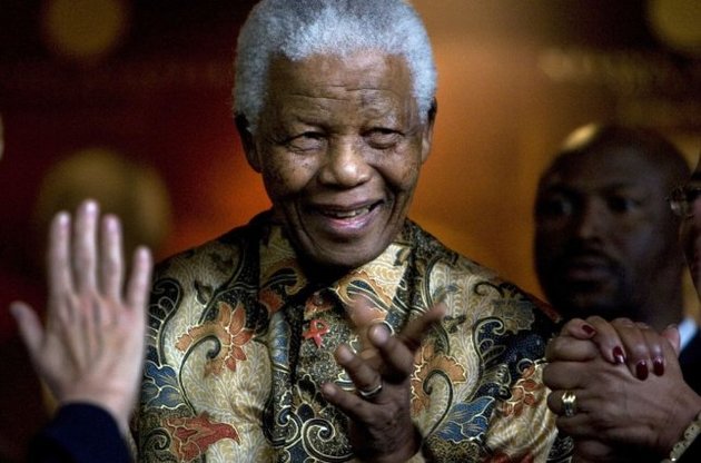 Нельсон Мандела отмечает свой 95-й день рождения в больнице