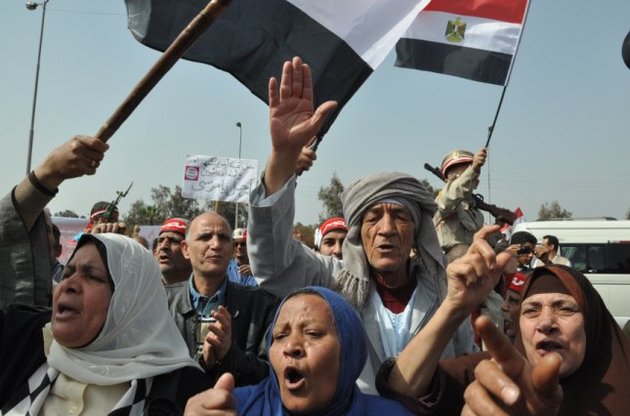Армия Египта попросила у народа карт-бланш на борьбу с насилием