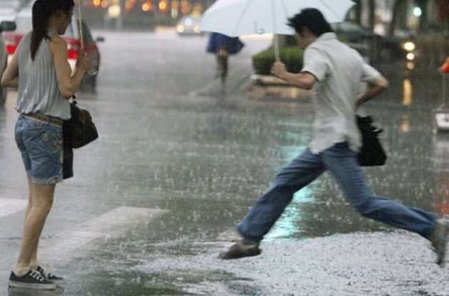 Дощова погода в Україні протримається ще, як мінімум, два дні