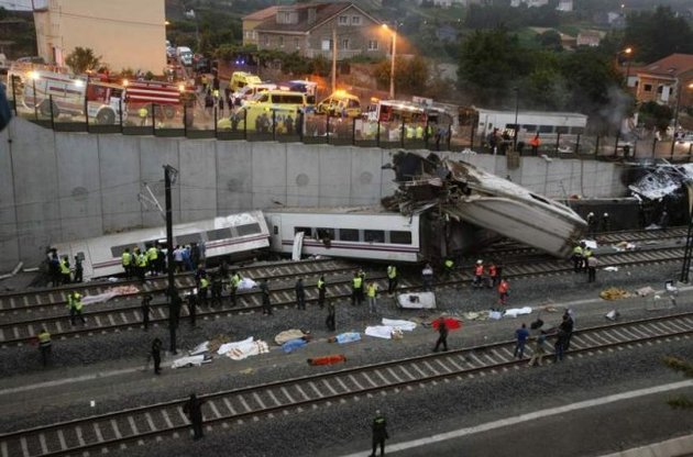 В Испании объявлен семидневный траур по жертвам крушения поезда