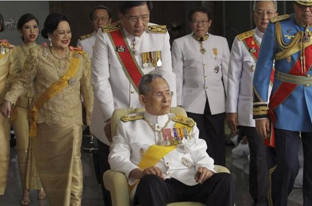 Король Таиланда покинул больницу после четырех лет лечения