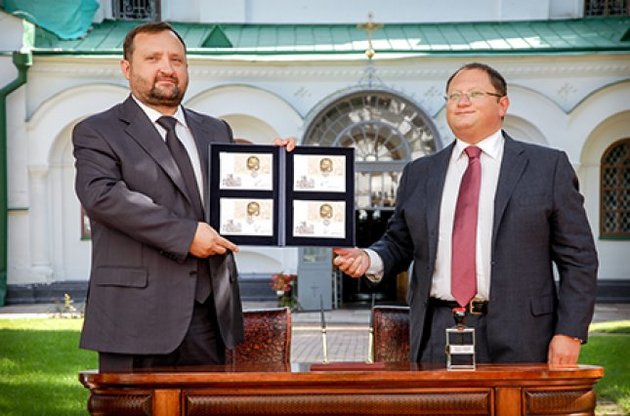 В Украине презентовали праздничную марку, выпущенную к 1025-ой годовщине крещения Киевской Руси