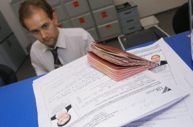 Британія має намір стягувати заставу з туристів в обмін на надання візи
