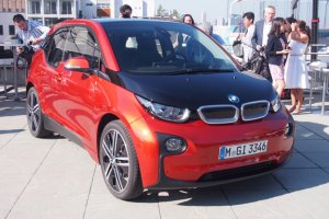 BMW официально представила свой первый серийный электрокар i3