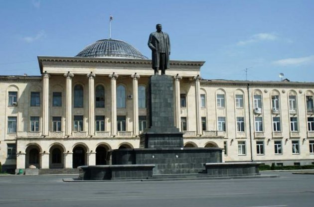 В грузинском Гори восстановят памятник Сталину