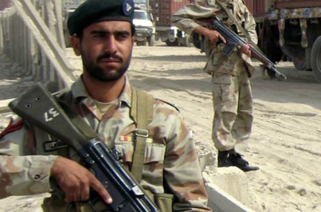 Из-за информации о готовящейся атаке на штаб-квартиру ВВС Пакистана, в Исламабаде введен наивысший уровень террористической угрозы.